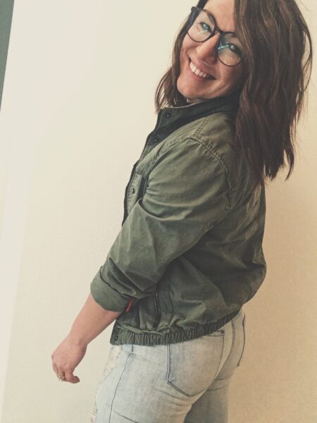 Dr. Amanda Davis, pelvic rehab therapist of Make + Manifest