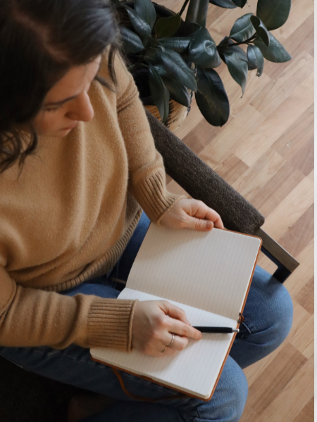 Amanda Davis doing daily journaling practice with journal prompts from The Journal Club